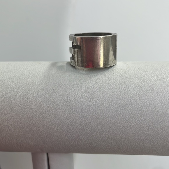 Gucci Wide Band  Sterling Silver Signature G Ring. - Picture 4 of 7